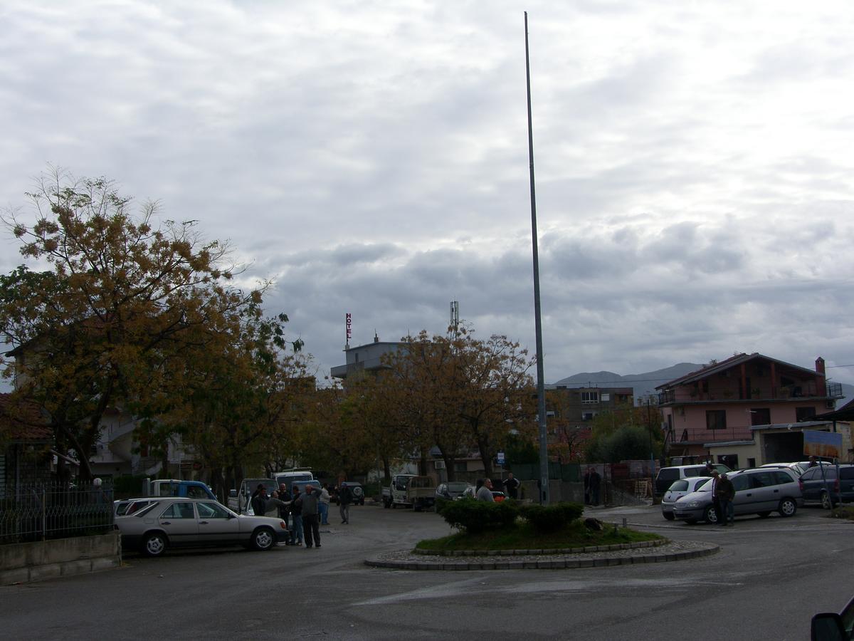 Shkodra Hotel Экстерьер фото