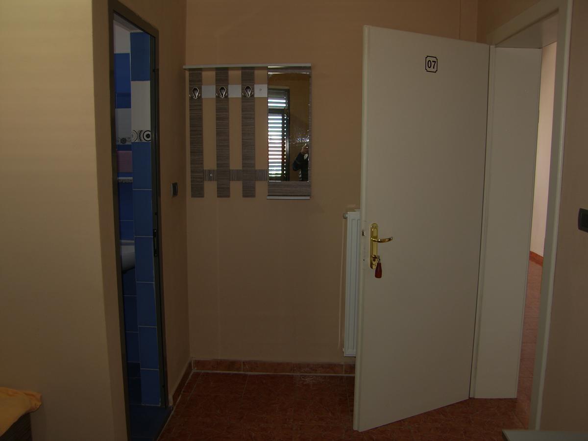 Shkodra Hotel Экстерьер фото